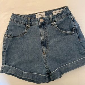 Cotton on High Rise Stretch short. US 6, medium wash